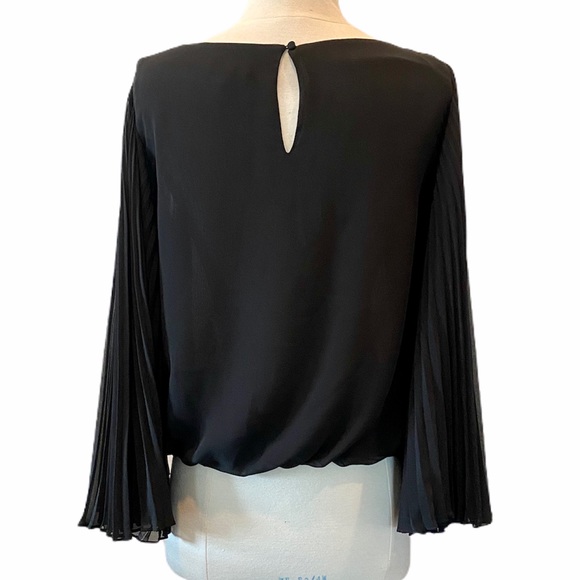 VINCE CAMUTO Pleated Bell Sleeve Blouse - Picture 4 of 7